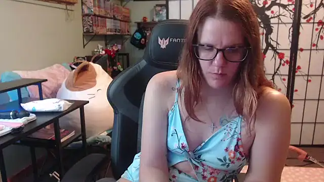 Snapshot of Sarahtineke chatting on 03/24/26, 04:12 Sarahtineke online show from 03/24/26, 04:12