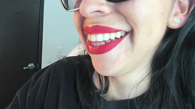 Snapshot of Katty_mouth chatting on 12/13/25, 08:36 Katty mouth online show from 12/13/25, 08:36