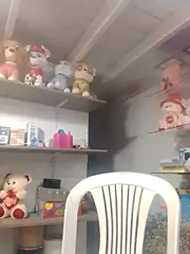 Snapshot of VivienAndClark chatting on 10/28/25, 09:39 VivienAndClark online show from 10/28/25, 09:39