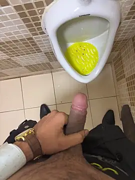 Snapshot of hitlar1026 chatting on 11/04/25, 01:32 hitlar1026 online show from 11/04/25, 01:32