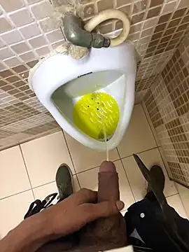 Snapshot of hitlar1026 chatting on 11/14/25, 10:47 hitlar1026 online show from 11/14/25, 10:47