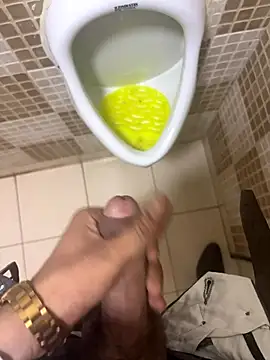 Snapshot of hitlar1026 chatting on 11/20/25, 06:35 hitlar1026 online show from 11/20/25, 06:35