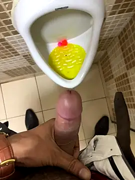 Snapshot of hitlar1026 chatting on 12/03/25, 01:31 hitlar1026 online show from 12/03/25, 01:31