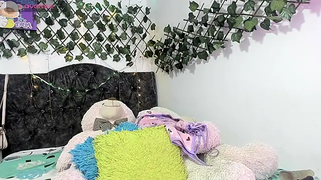 PaulinaSwan online show from 10/09/25, 04:21