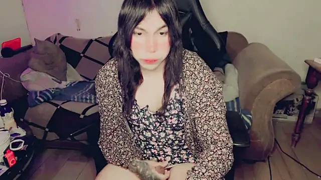 Snapshot of evelyntvsexy chatting on 03/23/25, 05:32 evelyntvsexy online show from 03/23/25, 05:32