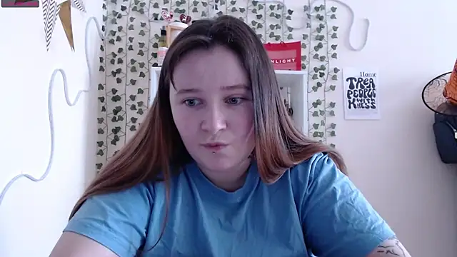 Snapshot of Light_Luna chatting on 01/19/25, 05:26 Light Luna online show from 01/19/25, 05:26