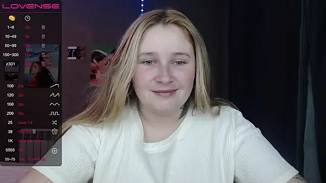 Snapshot of Light_Luna chatting on 11/01/25, 02:08 Light Luna online show from 11/01/25, 02:08