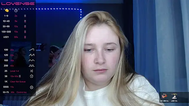 Snapshot of Light_Luna chatting on 11/04/25, 12:04 Light Luna online show from 11/04/25, 12:04