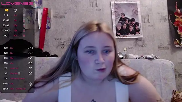 Snapshot of Light_Luna chatting on 11/11/25, 10:04 Light Luna online show from 11/11/25, 10:04