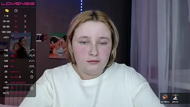 Snapshot of Light_Luna chatting on 11/13/25, 03:11 Light Luna online show from 11/13/25, 03:11