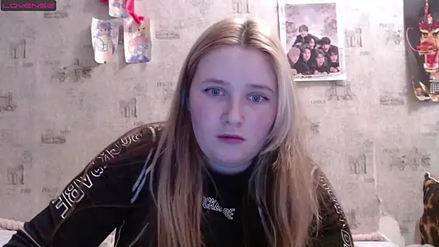 Snapshot of Light_Luna chatting on 11/17/25, 12:55 Light Luna online show from 11/17/25, 12:55