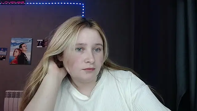 Snapshot of Light_Luna chatting on 11/28/25, 02:09 Light Luna online show from 11/28/25, 02:09