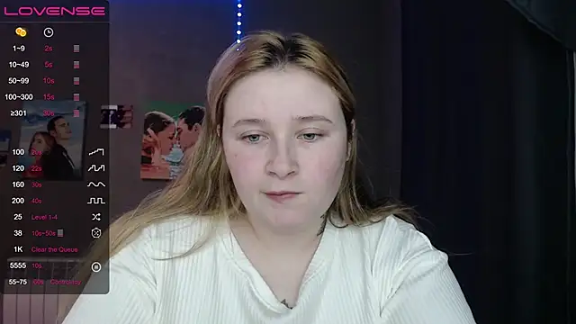 Snapshot of Light_Luna chatting on 11/29/25, 03:48 Light Luna online show from 11/29/25, 03:48