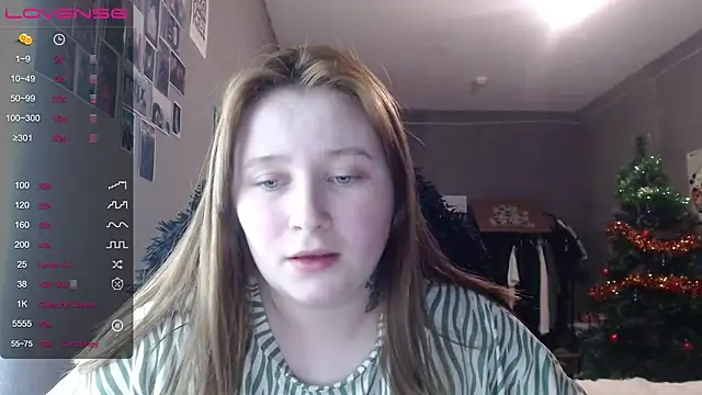 Snapshot of Light_Luna chatting on 01/11/26, 04:01 Light Luna online show from 01/11/26, 04:01