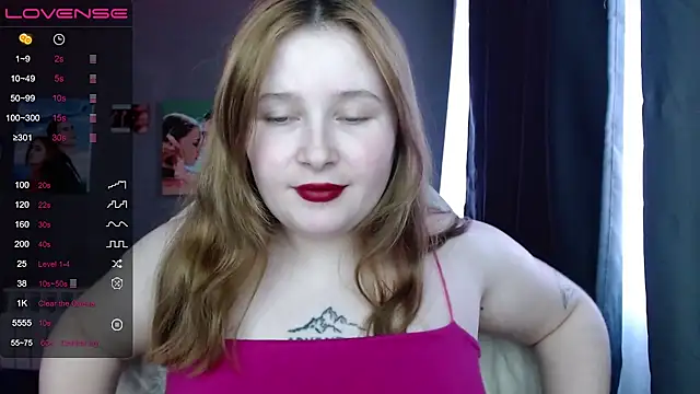 Snapshot of Light_Luna chatting on 02/14/26, 09:39 Light Luna online show from 02/14/26, 09:39