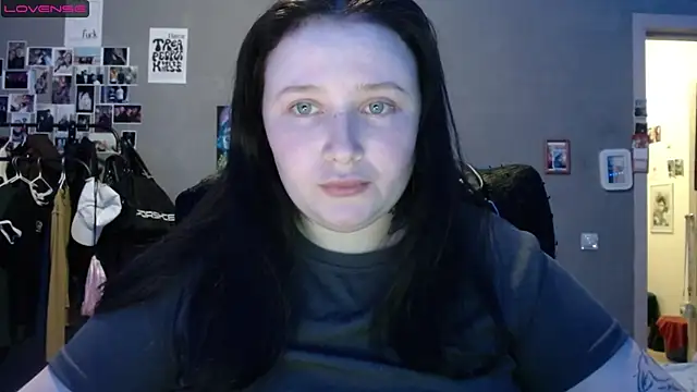 Snapshot of Light_Luna chatting on 04/11/26, 03:27 Light Luna online show from 04/11/26, 03:27