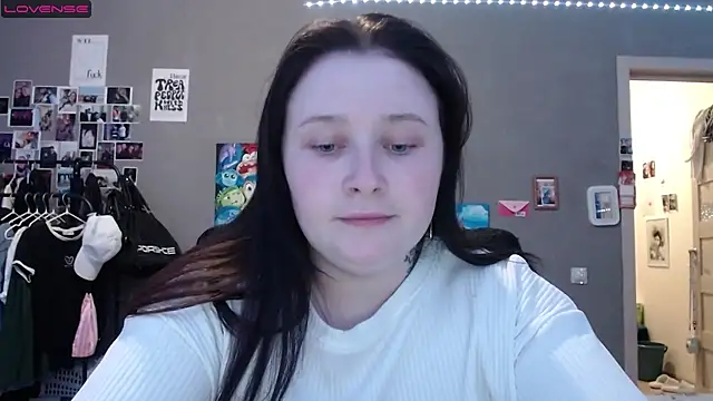 Snapshot of Light_Luna chatting on 04/25/26, 04:15 Light Luna online show from 04/25/26, 04:15