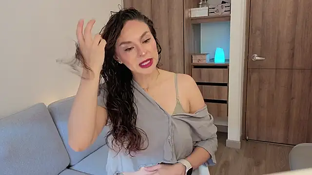 Snapshot of Monica-Bello chatting on 03/19/26, 06:01 Monica-Bello online show from 03/19/26, 06:01