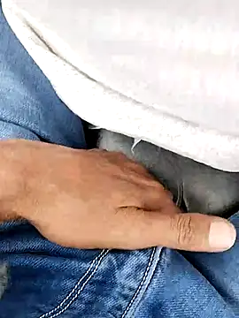 Snapshot of Monster_Bigdick chatting on 03/16/25, 08:43 Monster Bigdick online show from 03/16/25, 08:43