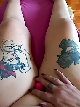 Snapshot of Hotsereia chatting on 10/19/25, 01:12 Hotsereia online show from 10/19/25, 01:12