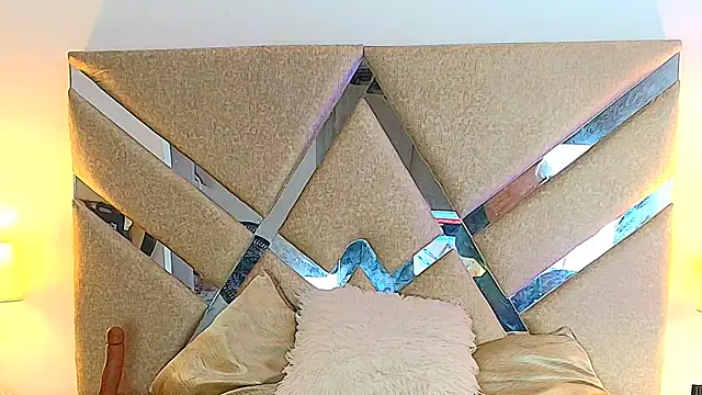 IsabellMendez  online show from 09/18/25, 06:43