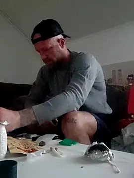 eltoulou online show from 03/18/25, 04:59