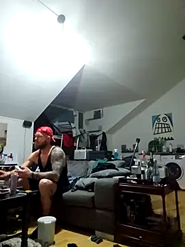 Snapshot of eltoulou chatting on 04/01/26, 11:13 eltoulou online show from 04/01/26, 11:13