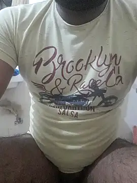 Snapshot of workoutsaurabh chatting on 01/02/25, 02:00 workoutsaurabh online show from 01/02/25, 02:00