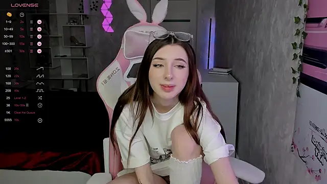 Polly  Hill online show from 11/12/25, 07:31