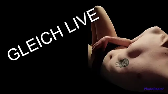 Snapshot of Markxen_cam chatting on 09/27/25, 01:43 Markxen cam online show from 09/27/25, 01:43