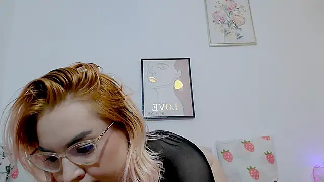 Snapshot of Catlady333 chatting on 09/09/25, 06:46 Catlady333 online show from 09/09/25, 06:46