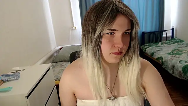 Snapshot of EvaMiron chatting on 03/05/26, 09:38 EvaMiron online show from 03/05/26, 09:38