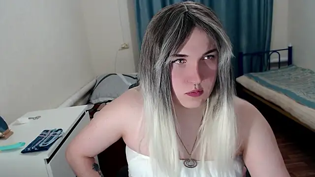 Snapshot of EvaMiron chatting on 03/07/26, 05:43 EvaMiron online show from 03/07/26, 05:43