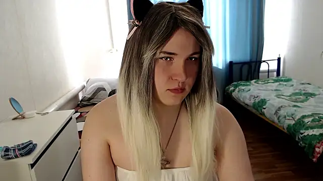 Snapshot of EvaMiron chatting on 03/09/26, 09:35 EvaMiron online show from 03/09/26, 09:35