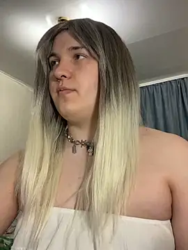 Snapshot of EvaMiron chatting on 03/13/26, 03:18 EvaMiron online show from 03/13/26, 03:18