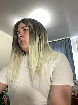 Snapshot of EvaMiron chatting on 03/25/26, 09:15 EvaMiron online show from 03/25/26, 09:15