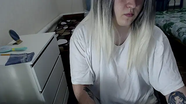 Snapshot of EvaMiron chatting on 03/28/26, 04:28 EvaMiron online show from 03/28/26, 04:28