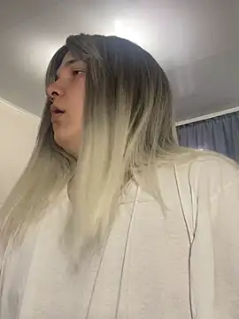 Snapshot of EvaMiron chatting on 03/29/26, 01:33 EvaMiron online show from 03/29/26, 01:33