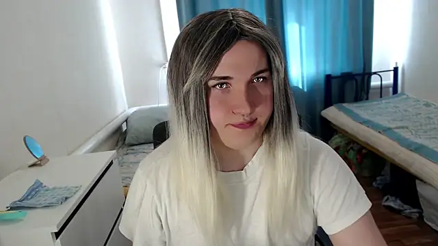 Snapshot of EvaMiron chatting on 04/08/26, 08:36 EvaMiron online show from 04/08/26, 08:36