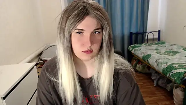 Snapshot of EvaMiron chatting on 04/13/26, 04:40 EvaMiron online show from 04/13/26, 04:40