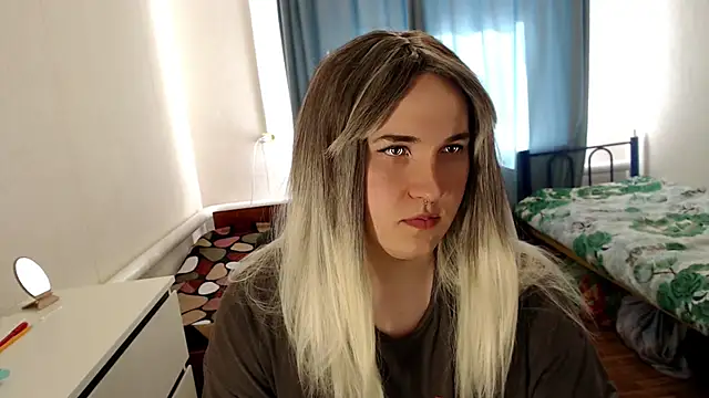 Snapshot of EvaMiron chatting on 04/18/26, 09:35 EvaMiron online show from 04/18/26, 09:35