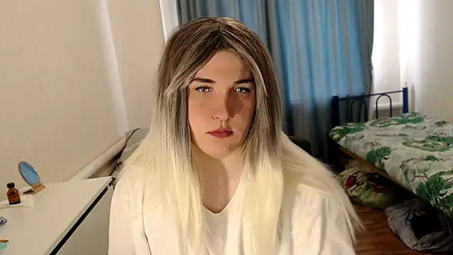 Snapshot of EvaMiron chatting on 04/20/26, 07:00 EvaMiron online show from 04/20/26, 07:00