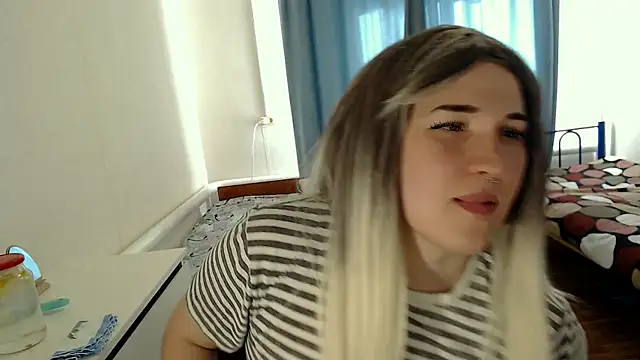 Snapshot of EvaMiron chatting on 05/16/26, 11:20 EvaMiron online show from 05/16/26, 11:20