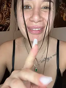 Snapshot of deliaroyal chatting on 02/22/25, 09:45 deliaroyal online show from 02/22/25, 09:45