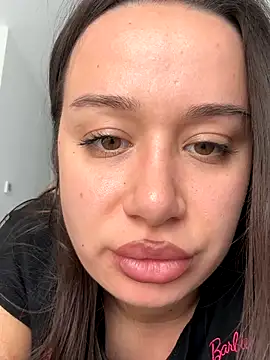 Snapshot of deliaroyal chatting on 09/21/25, 01:35 deliaroyal online show from 09/21/25, 01:35