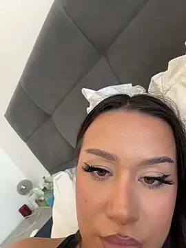 Snapshot of deliaroyal chatting on 10/18/25, 12:28 deliaroyal online show from 10/18/25, 12:28