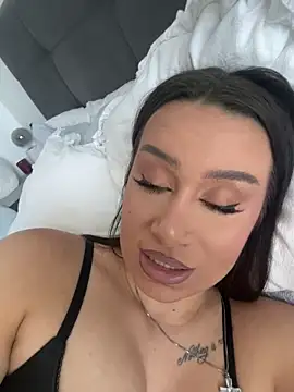 Snapshot of deliaroyal chatting on 10/29/25, 11:01 deliaroyal online show from 10/29/25, 11:01