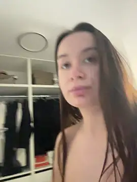 Snapshot of deliaroyal chatting on 11/09/25, 01:09 deliaroyal online show from 11/09/25, 01:09