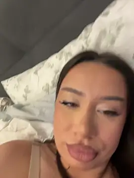 Snapshot of deliaroyal chatting on 11/16/25, 02:11 deliaroyal online show from 11/16/25, 02:11