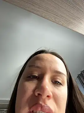 Snapshot of deliaroyal chatting on 02/04/26, 01:39 deliaroyal online show from 02/04/26, 01:39